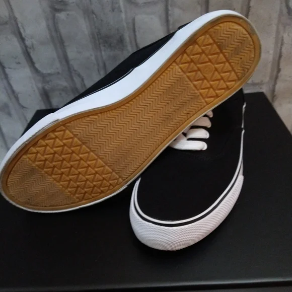 Mossimo Sneakers - Picture 6 of 7